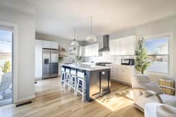 Walnut Beach Luxury House - Image 2